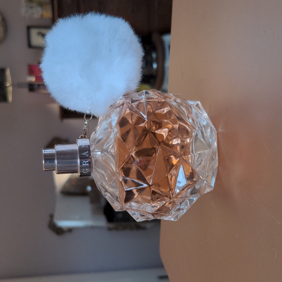 Ariana Grande 'Ari' - Picture 1 of 2